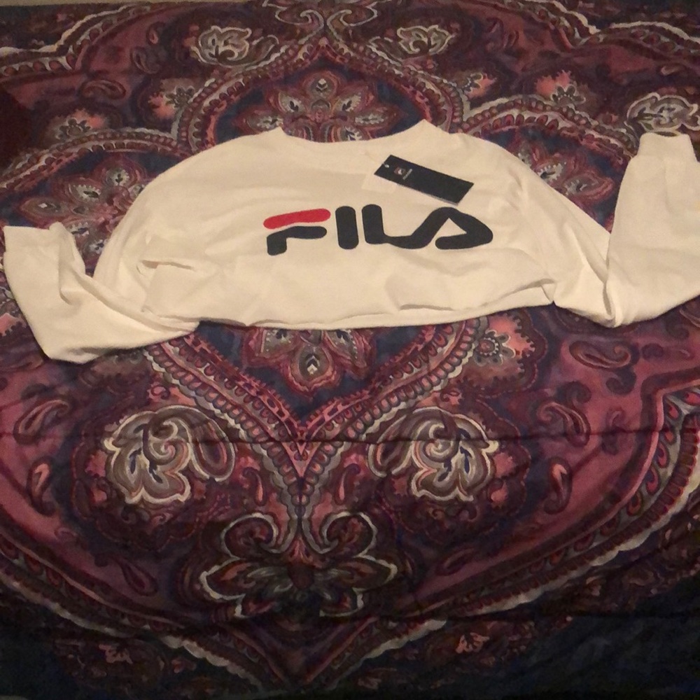 A crop top long sleeve fila shirt